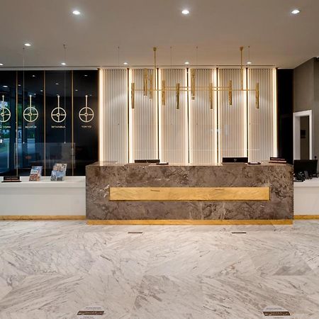 Limak Skopje Luxury Hotel Kültér fotó Lobby