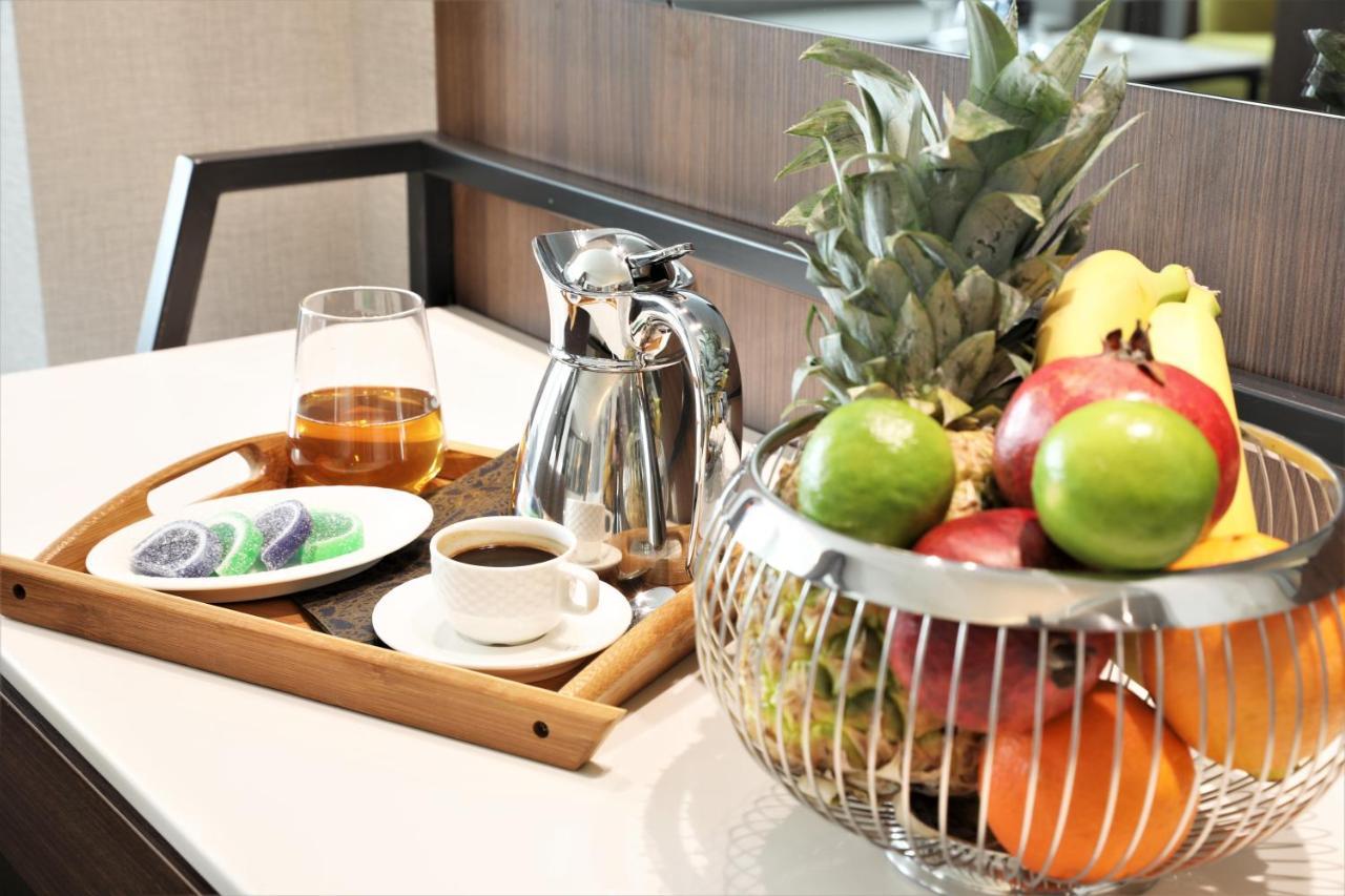 Limak Skopje Luxury Hotel Kültér fotó Fruit basket