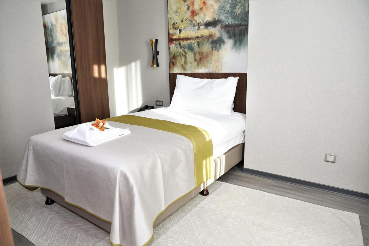Limak Skopje Luxury Hotel Kültér fotó A single bed