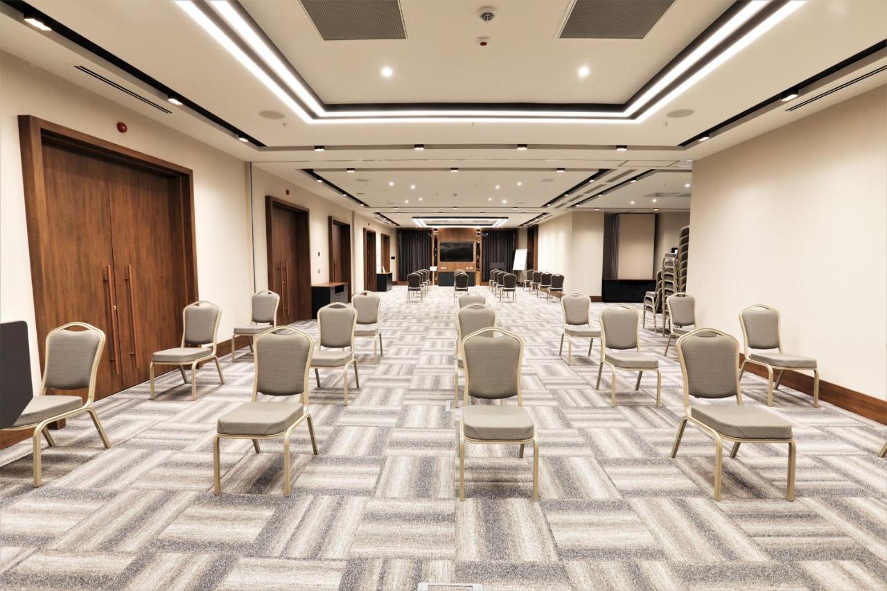 Limak Skopje Luxury Hotel Kültér fotó The ballroom