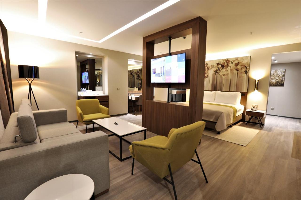 Limak Skopje Luxury Hotel Kültér fotó A suite at the hotel