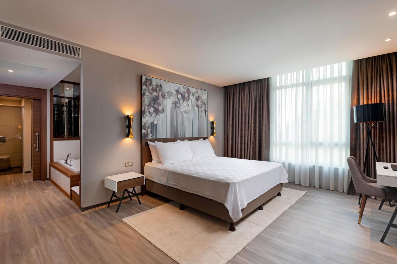 Limak Skopje Luxury Hotel Kültér fotó Deluxe Room