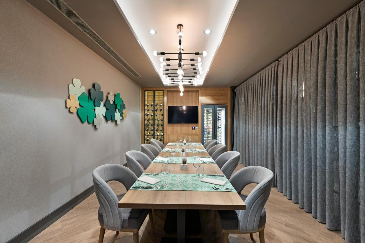 Limak Skopje Luxury Hotel Kültér fotó Private dining room at the restaurant