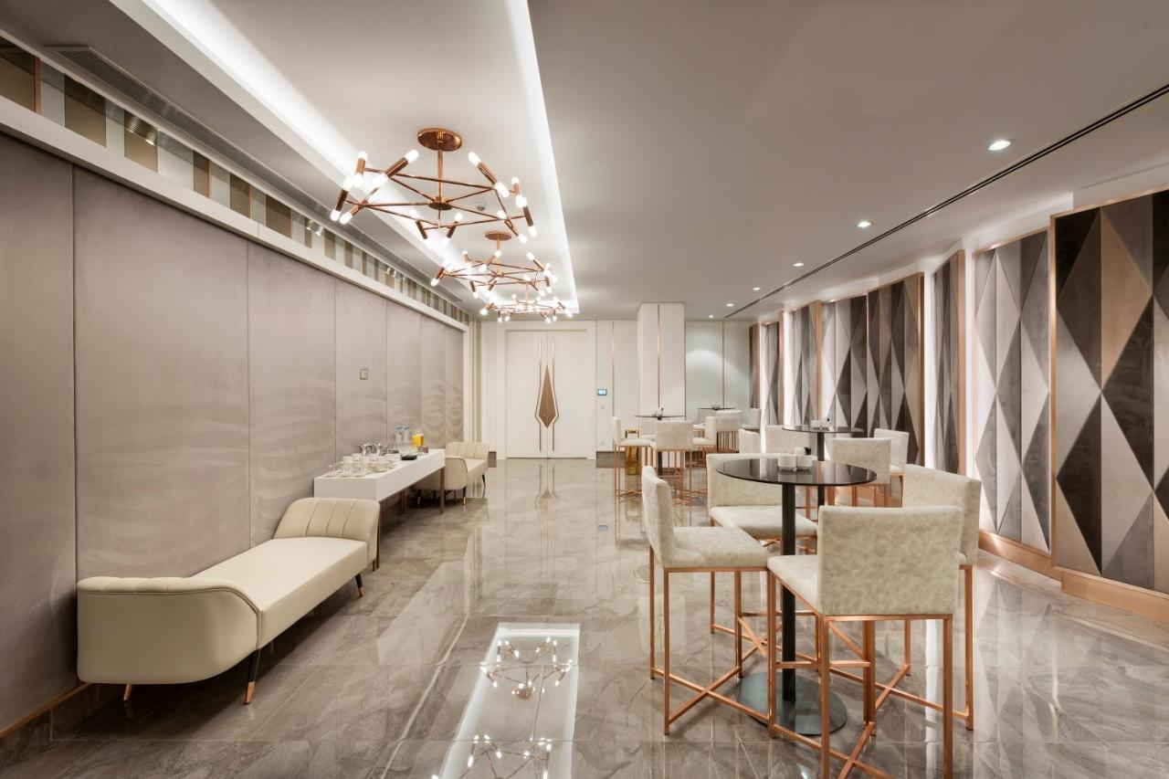 Limak Skopje Luxury Hotel Kültér fotó The interior of the lounge